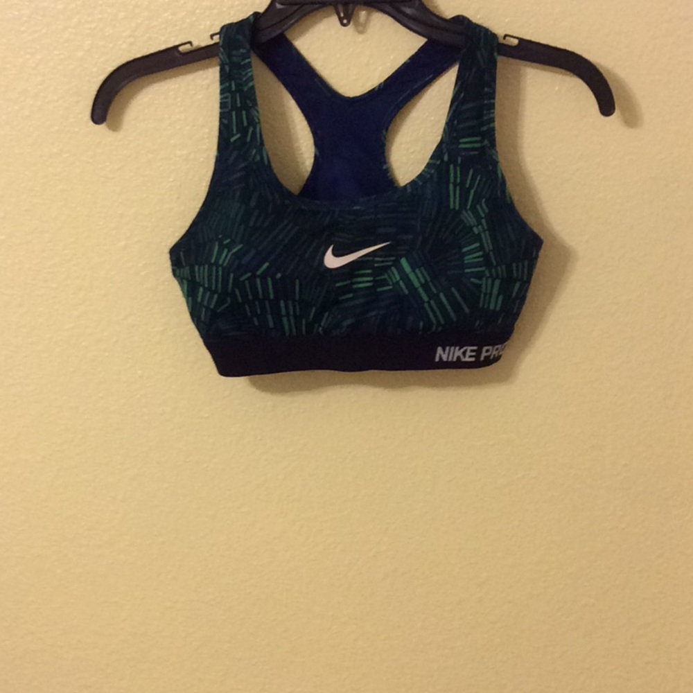green and black nike sports bra